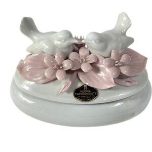 Nuovo Capodimonte fine porcelain trinket box.